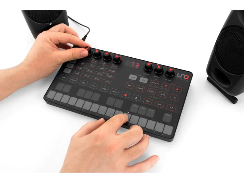 IK Multimedia Synthesizer UNO Synth, Tastatur Keys: 27, Gewichtung: Nicht gewichtet