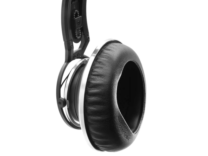 AKG K872