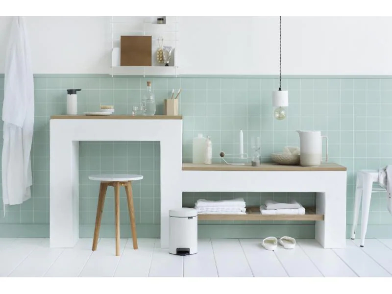 Brabantia Kosmetikeimer NewIcon White 3 l, Anzahl Behälter: 1, Farbe: Weiss, Eimertyp: Kosmetikeimer, Form: Rund, Material: Edelstahl; Kunststoff, Fassungsvermögen: 3 l