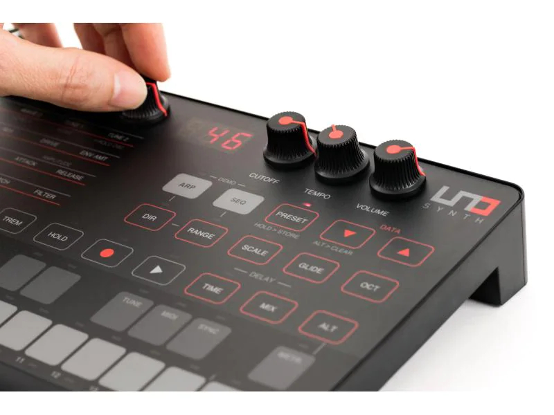 IK Multimedia Synthesizer UNO Synth, Tastatur Keys: 27, Gewichtung: Nicht gewichtet