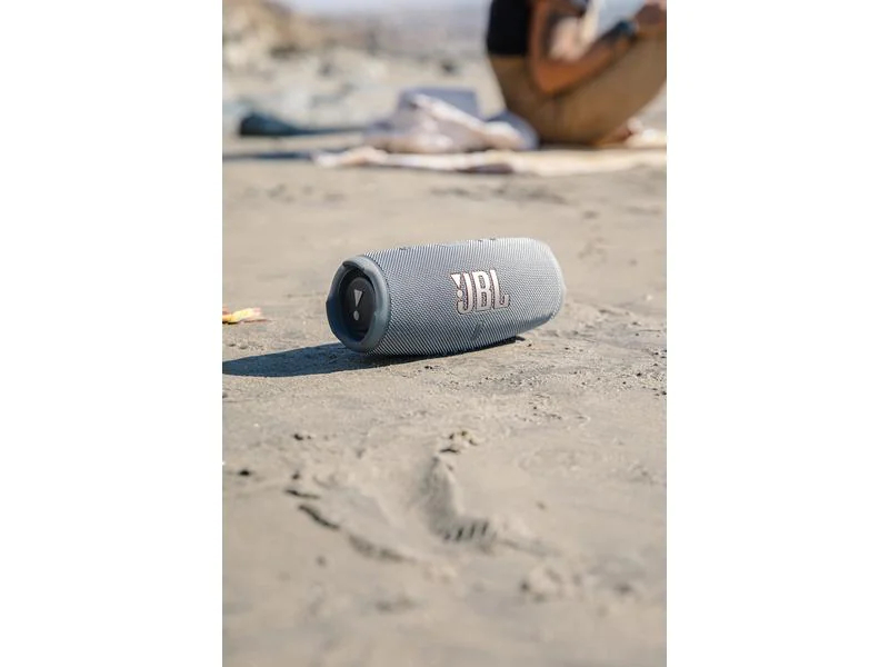 JBL Bluetooth Speaker Charge 5 Grau, Verbindungsmöglichkeiten: Bluetooth, Widerstandsfähigkeit: IP67, Staubgeschützt, Wasserfest, Stromversorgung: Akkubetrieb, Farbe: Grau, Ausstattung: Powerbank, Kapazität Wattstunden: 27 Wh