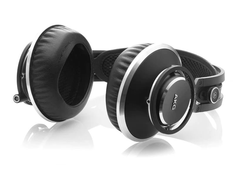 AKG K872