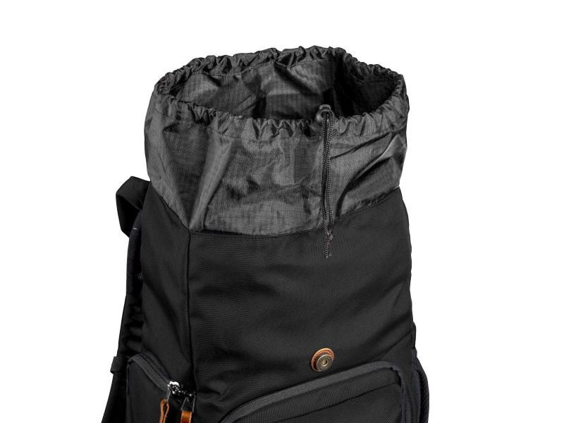 Mantona Fotorucksack Luis Retro Junior Schwarz, Tragemöglichkeit: Rucksack, Farbe: Schwarz, Zusatzfächer: Notebookfach, Gewicht: 1.46 kg, Rucksack Typ: Kamerarucksack, Bauform Kamera: DSLR, Anzahl Objektive: 3, Ausstattung: Anpassbare Raumeinteilung