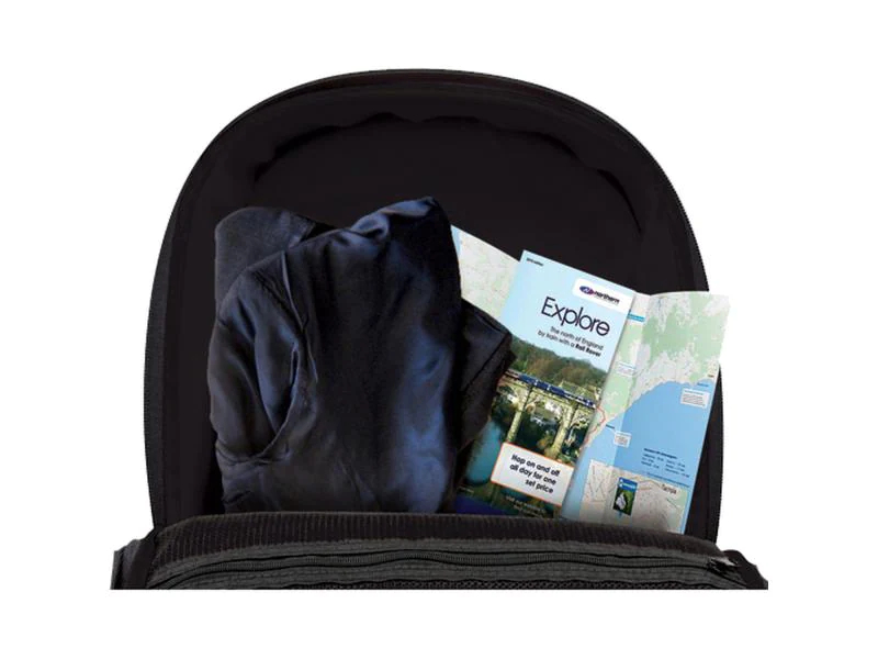 Canon Fotorucksack CB-BP100 Blau, Tragemöglichkeit: Rucksack, Farbe: Dunkelblau, Zusatzfächer: Stativ, Gewicht: 0.74 kg, Rucksack Typ: Kamerarucksack, Bauform Kamera: DSLR, Anzahl Objektive: 3, Ausstattung: Anpassbare Raumeinteilung; Herausnehmbares Kam